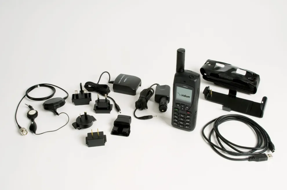 Iridium 9555 Satellite Phone, Reliable Voice Calling Worldwide Durable, Weather-Resistant Design, 4Hrs Talk-Time Battery Life, Black