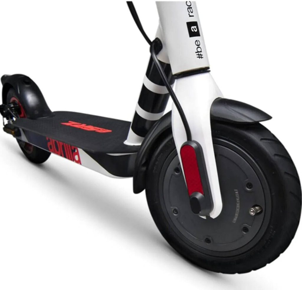 Aprilia eSRZ Safe Ride Scooter, Up to 20Km Range, Peak Power 500W Motor, Front E-Brake & Rear Disc Brake, Black