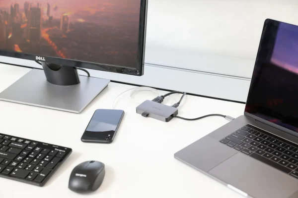 Targus USB-C DP Alt Mode Single Video 4K HDMI/VGA Docking Station with 100W PD Pass-Thru, DOCK419 - Image 9